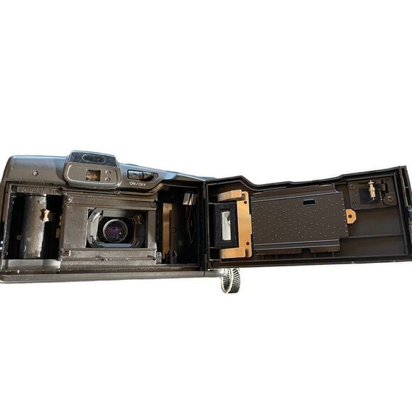 Vintage Minolta Freedom Zoom 90c Camera ES 35mm Film Point & Shoot 38-90mm - Picture 4 of 4